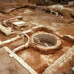 Excavation of a bakery and cistern at the Lee Street Site