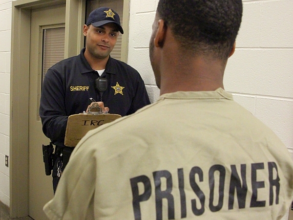 deputy speaking with an inmate
