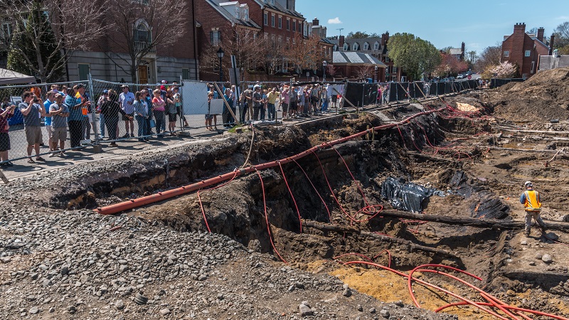 Public outreach during excavations of ships at the Robinson Terminal South Site (44AX235). 