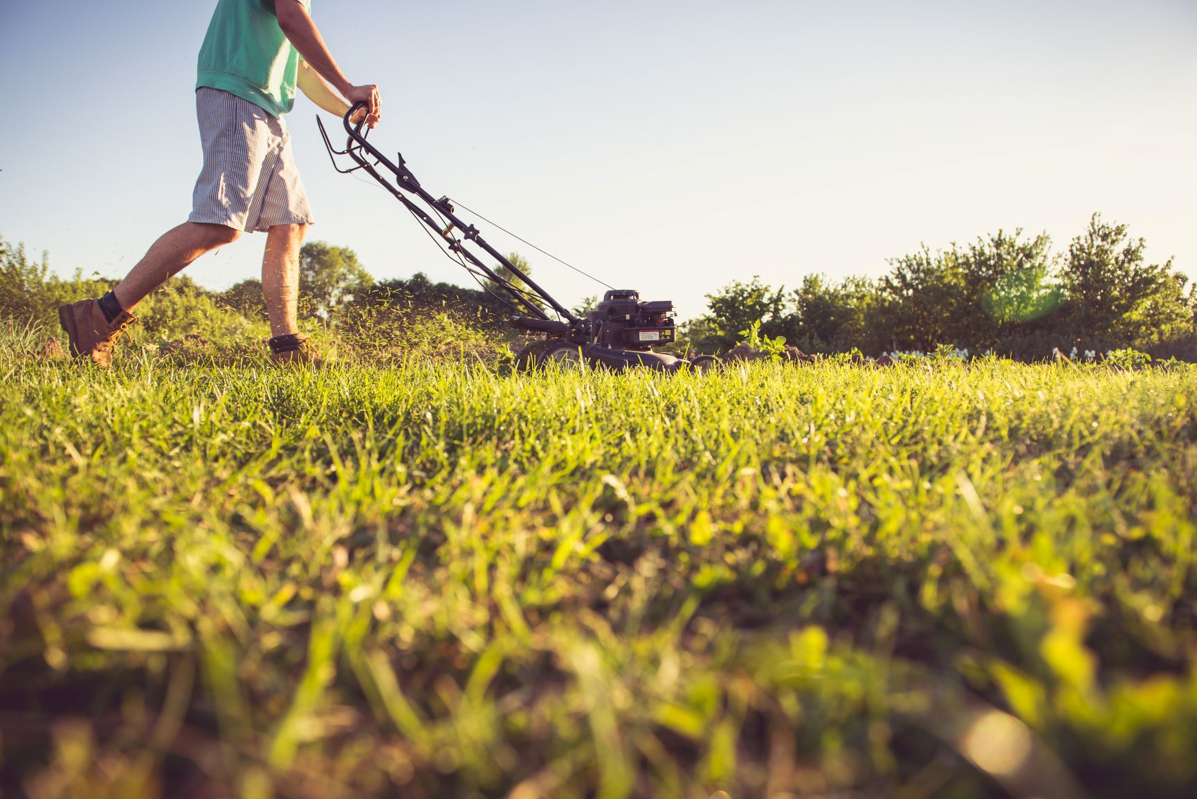 Video Virginia teen who mows neighbors' lawns for free gets a