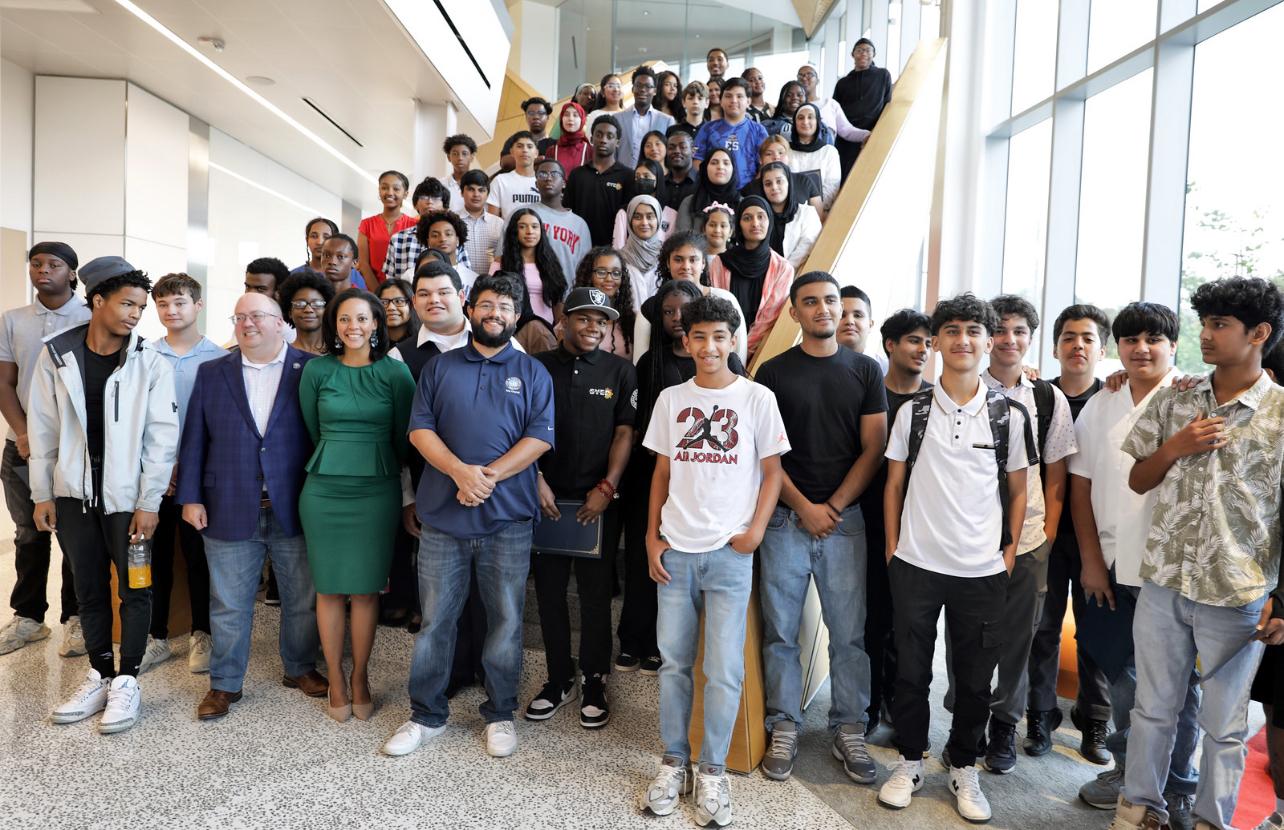 2025 SYEP participants with Mayor Gaskins