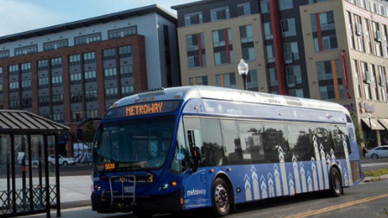Photo of the Metroway line on Rt. 1 in Potomac Yard