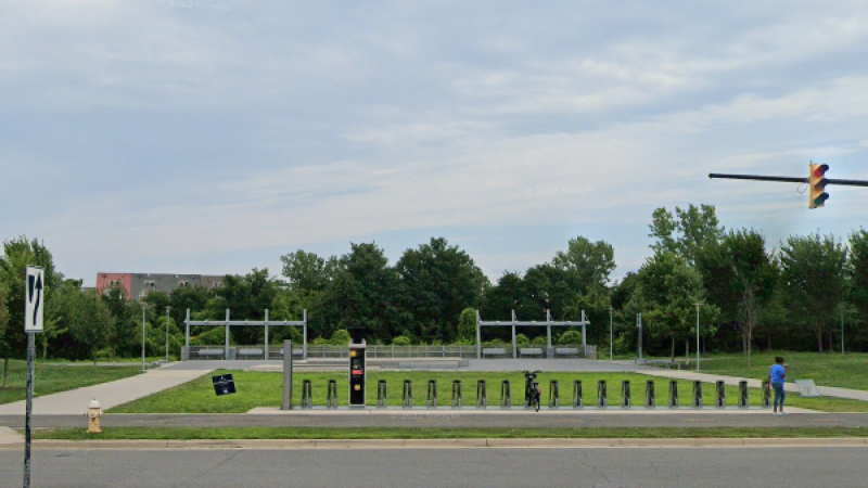 Image of Potomac Yard Park from the intersection of Swann Ave. and Potomac Ave.