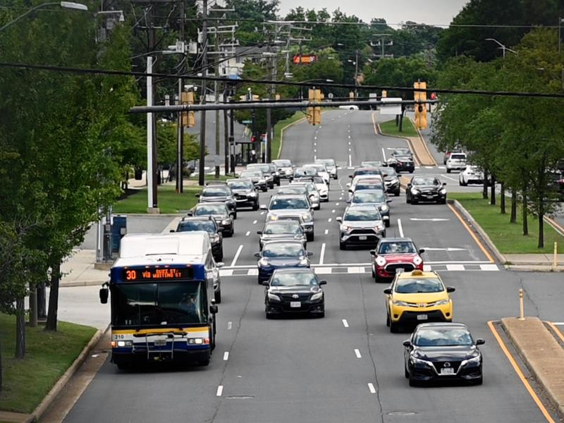Photo of cars and a DASH bus on Duke Street