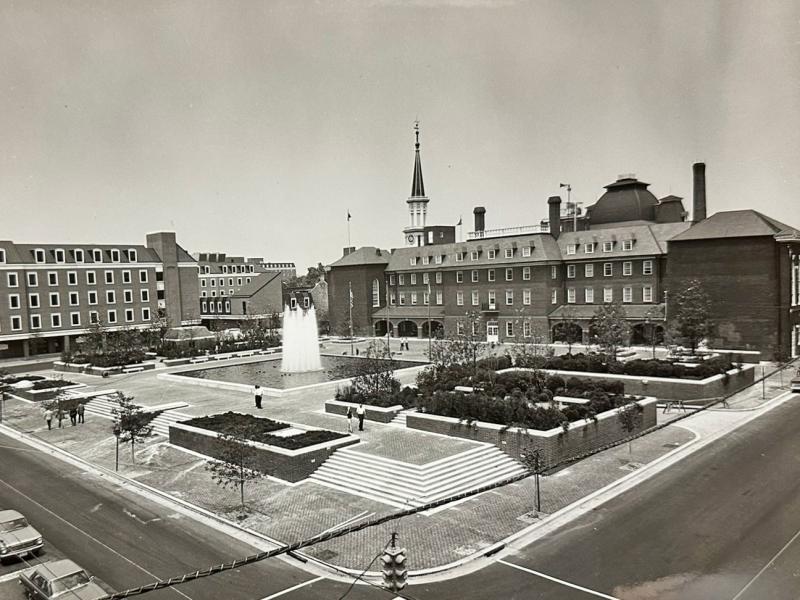 Market Square with fountain, black and white, from corner of Fairfax and King