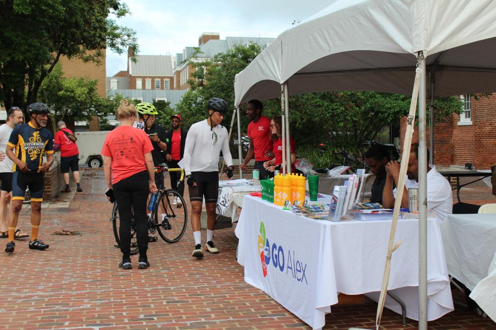Registrants signing in