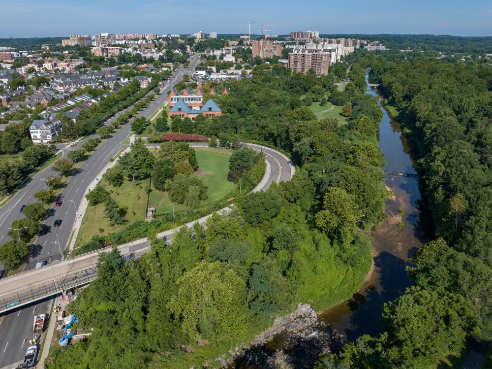 Drone aerial looking west to Duke St Dog Park and Holmes Run