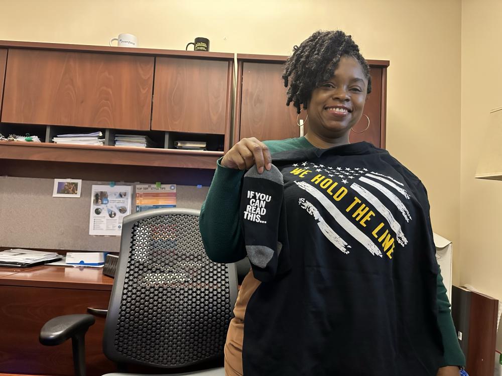 Tenesia Wells (911 we hold the line)