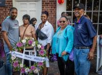 Audrey Davis and others with wreath, Fairfax and King