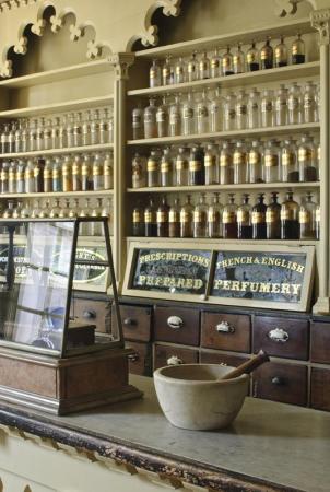 Specialty Tour: Poisons at the Apothecary Museum